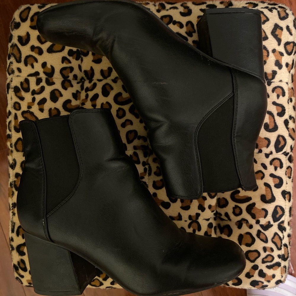 Comfy black booties • chunky heel boots